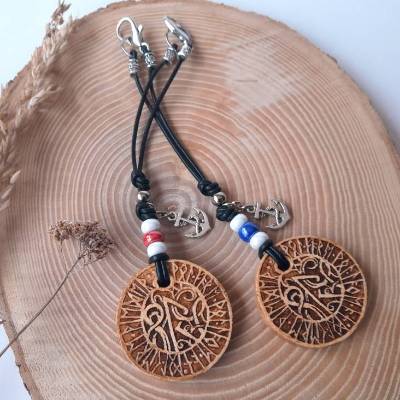 Runenanhänger mit Anker fürs Auto mit Reiserune Raidho und Segensspruch, Glücksbringer