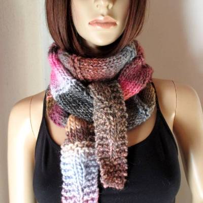 Kleines Schaltuch, Halstuch aus weicher Wolle und in tollen Farben, Dreieckstuch, gestrickt