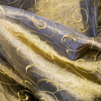 Festlicher Organza mit Gold-Ornamentik – 50 x 70 cm – schimmernd