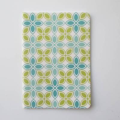 Handgefertigtes Notizheft mit graphischen Blütenblättern als Mosaik, DIN A5 blanko, mit Fadenheftung