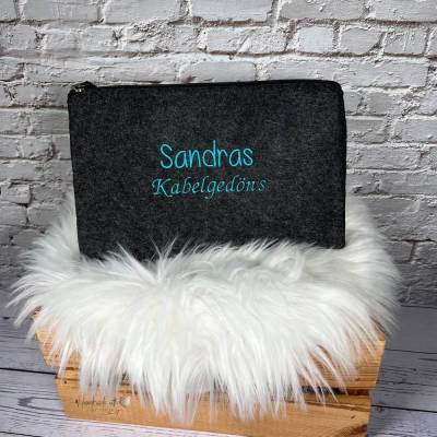 Filtztasche personalisiert I kleine Tasche mit Namen aus Filz I besticktes Täschchen für Kabelgedöns
