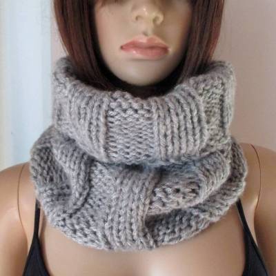 Warmer Loop-Schal aus weichem Garn ohne tierische Fasern, Schal, vegan, gestrickt
