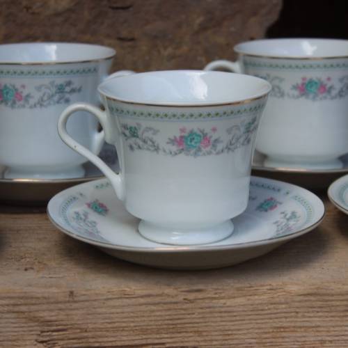 6 Kaffeetassen mit Untertassen Blumendekor rosa mint hellgrau Vintage Made in China 70er 80er Jahre