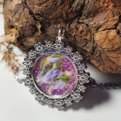 Edelstahlkette mit Medaillon – Getrocknete Blumen und Lila Irisierende Perlen