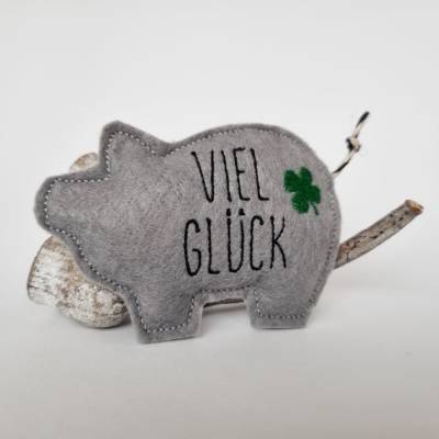 Graues Glücksschweinchen aus Filz "VIEL GLÜCK - Klee" von he-ART by helen hesse