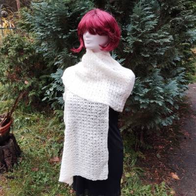Weiße gehäkelte Mohair-Stola – Einzelstück im Durchbruchmuster, 305 cm lang