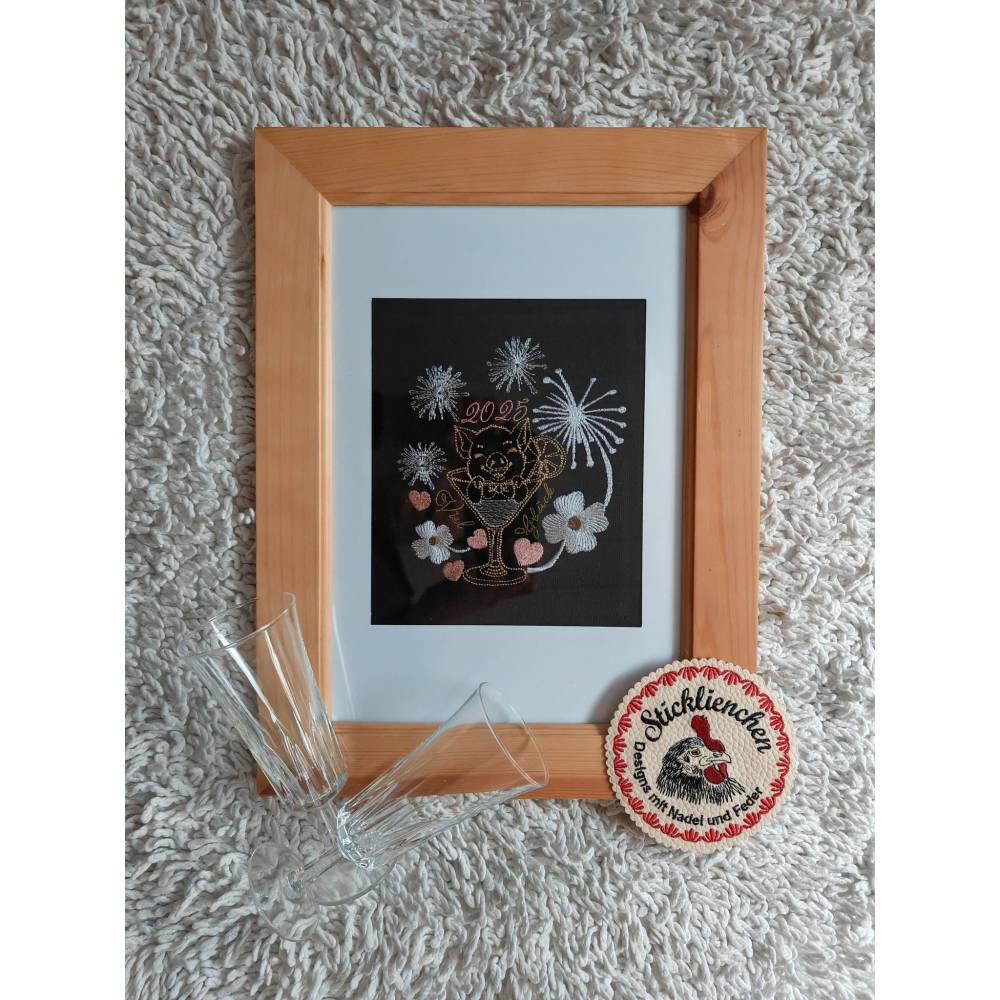Stickdatei Silvester 2025 Schweinchen 13x18 cm Bild 1