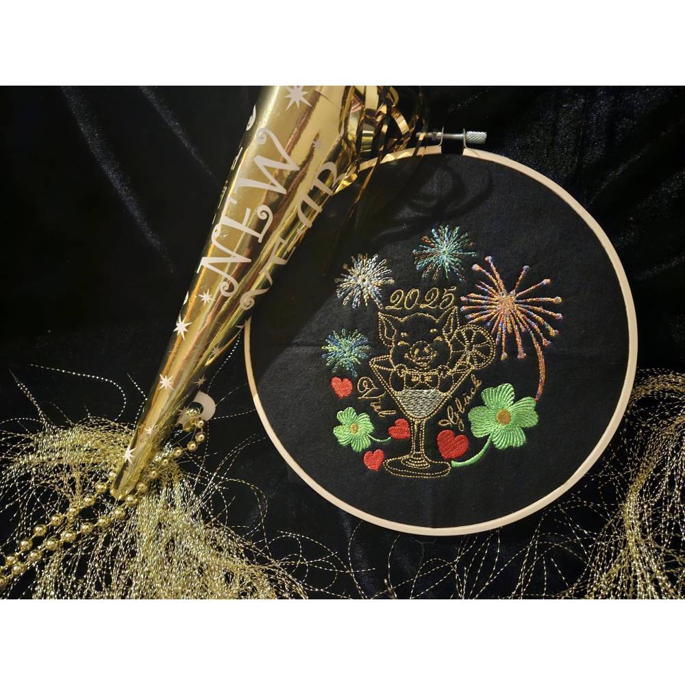 Stickdatei Silvester 2025 Schweinchen 13x18 cm Bild 3