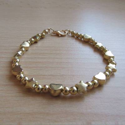 Armband mit Herzen und Sternen