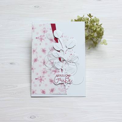Handgemachte Grußkarte mit Eukalyptus-Blattranken und Schleife – Herzliche Grüße, Designerpapier A6