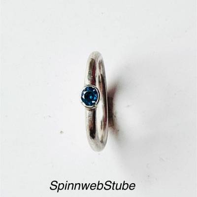 Schmaler Silberring „Blauer Zirkonia“