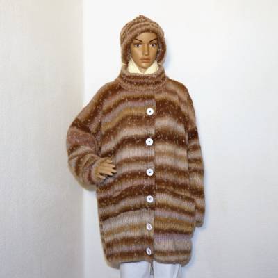 Handgestrickte Damen-Langjacke aus Merinowolle im Farbverlauf – inklusive Mütze & Handstulpen