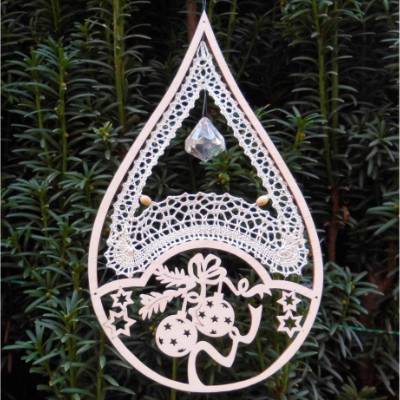 Klöppelbild Handgeklöppeltes Fensterbild mit Motiv Christbaumkugeln