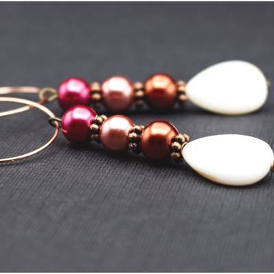 Roségold Creolen Ohrringe mit Perlmutt Tropfen, Beere Altrosa Braun