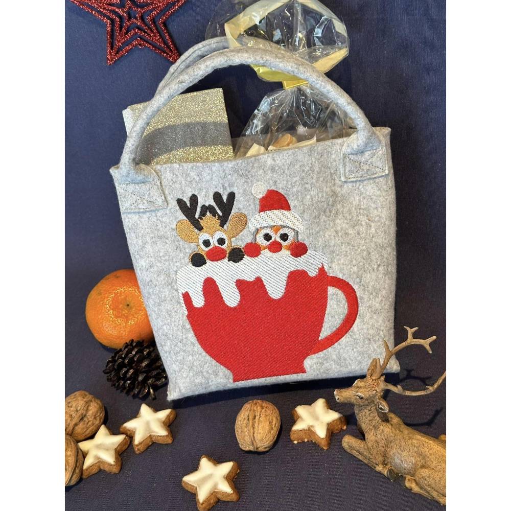 Stickdatei Tasse mit Weihnachtsmann und Rentier Aplikation und Vollstick Variante in 13x18,20x20,20x26 cm Bild 1
