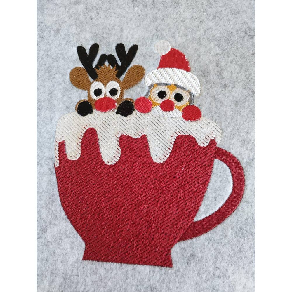 Stickdatei Tasse mit Weihnachtsmann und Rentier Aplikation und Vollstick Variante in 13x18,20x20,20x26 cm Bild 2