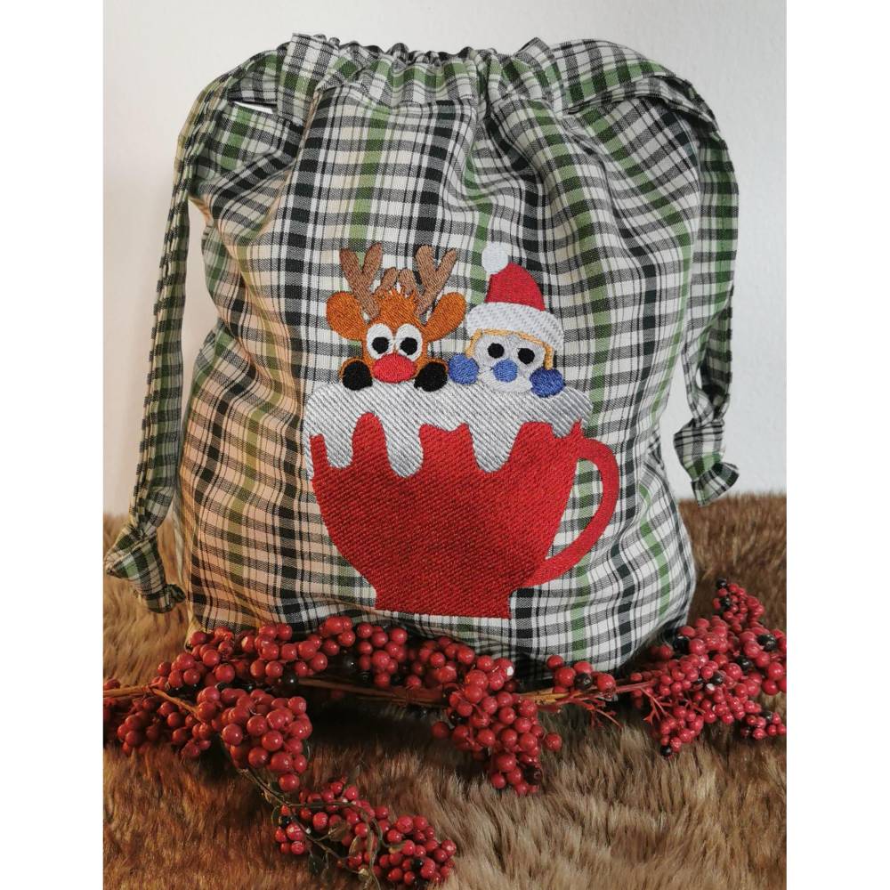 Stickdatei Tasse mit Weihnachtsmann und Rentier Aplikation und Vollstick Variante in 13x18,20x20,20x26 cm Bild 4