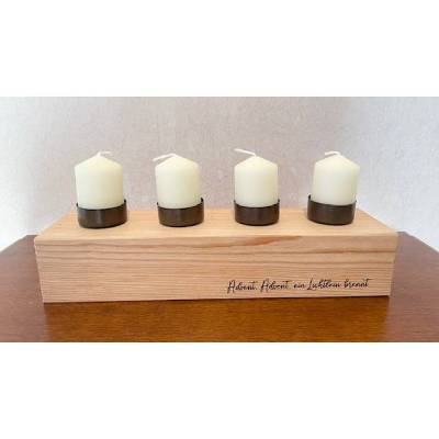 Adventsbalken, Advent, mit vier Stumpenkerzen