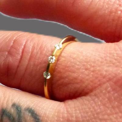 Glitzernder Damenring Gold mit 3 Diamanten – Stilvoller Goldring für besondere Anlässe und nettes Geschenk in Verpackung
