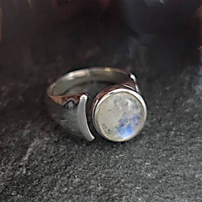 Silberner Ring aus weißem Labradorit mit offener Ringschiene