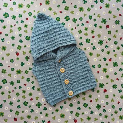 Weste mit Kapuze Geschenk Strickweste Pullover Pullunder unisex blaugrün Holzknopf Kindergeburtstag Junge Geschenk Babys