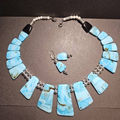 Halsnahe Kette türkis Acryl & Silberperlen – Handgefertigter Statement Schmuck mit Edelstahl