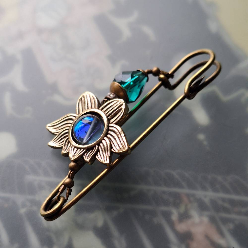 Tuchnadel Lotus Pfau und Kristall, funkelnde Schalnadel in Smaragdgrün und Bronze N-7-AB-34 Bild 2