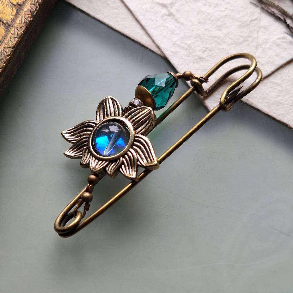 Tuchnadel Lotus Pfau und Kristall, funkelnde Schalnadel in Smaragdgrün und Bronze N-7-AB-34 Bild 4