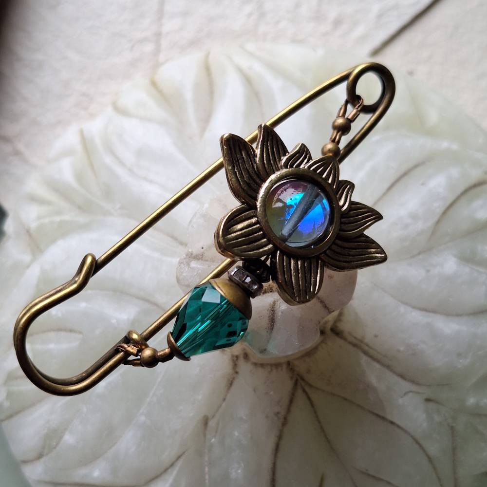 Tuchnadel Lotus Pfau und Kristall, funkelnde Schalnadel in Smaragdgrün und Bronze N-7-AB-34 Bild 5