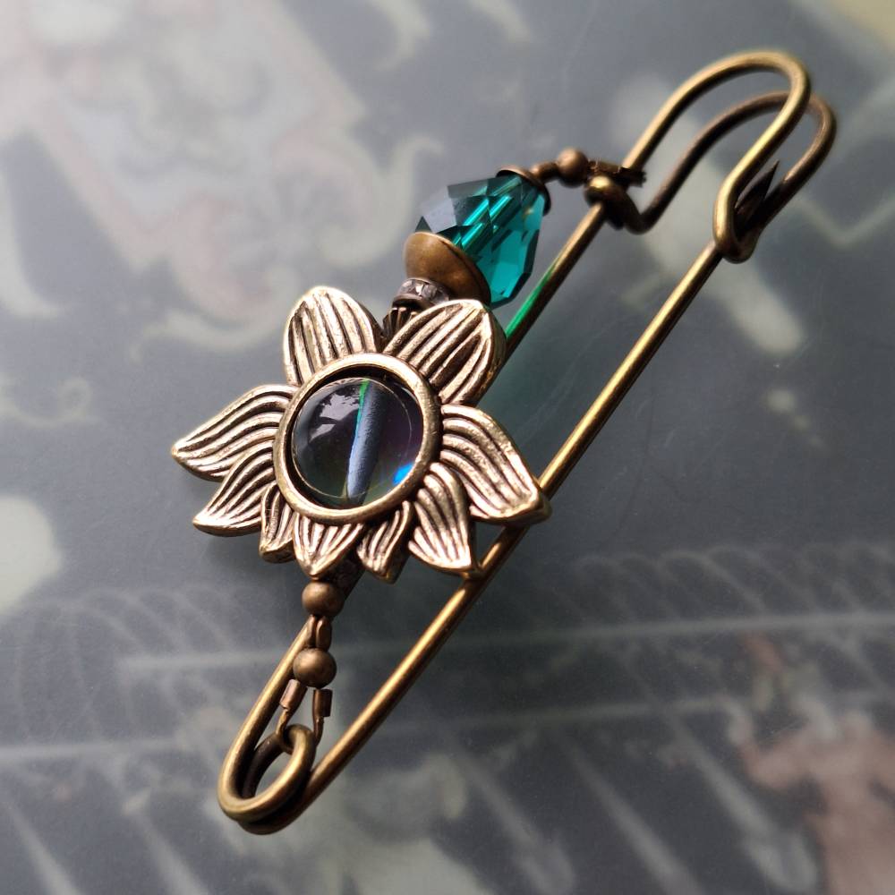 Tuchnadel Lotus Pfau und Kristall, funkelnde Schalnadel in Smaragdgrün und Bronze N-7-AB-34 Bild 8