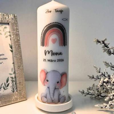 Die Taufkerze mit niedlichem Elefantenbaby- und Regenbogenmotiv für Jungen ,Mädchen besticht durch ein modernes Design