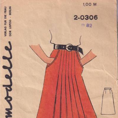 Schnittmusterbogen für einen Faltenrock DDR Vintage aus den 1980er Jahren Neue Modelle 2-0306 in m82