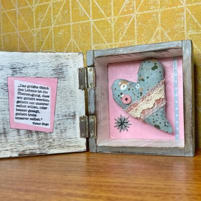 „Große Liebe“ - 3-D-Collage in einer Holzkiste, ein tolles Einzelstück