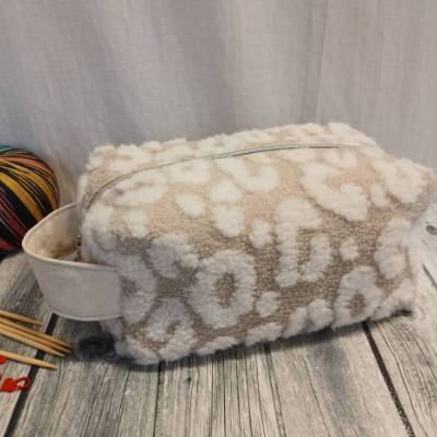Projekttasche, Boxy Bag, Zubehörtasche, Kosmetiktasche Teddy boucle LEO Creme