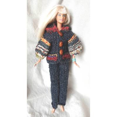 Handgestricktes 3-teiliges Unikat Outfit für 28cm Spielpuppen – Kapuzenjacke, Hose & Gurt