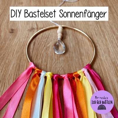 Sonnenfänger-Bastelset mit Bändern in warmen Farben – Kreative DIY-Deko für Fenster oder Garten