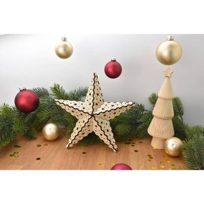 Weihnachtsstern aus Holz, filigran und detailreich, festliche Dekoration zum Aufhängen an Fenster oder Tür