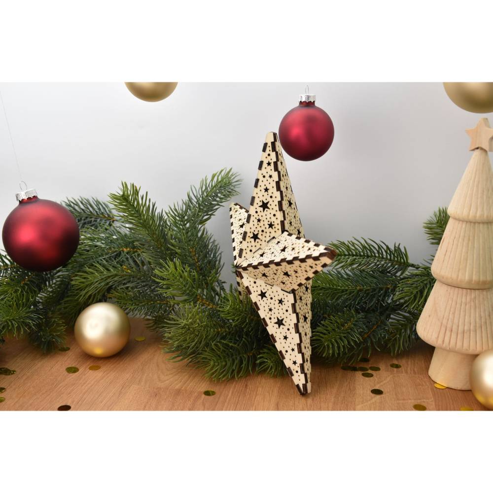 Weihnachtsstern aus Holz, filigran und detailreich, festliche Dekoration  zum Aufhngen an Fenster oder Tr