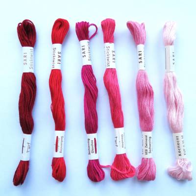 Stickgarn Sticktwist Sari 8 oder 10 Meter Rottöne hellstrosa hellrosa rosa erika rot dunkelrot reine Baumwolle kochecht