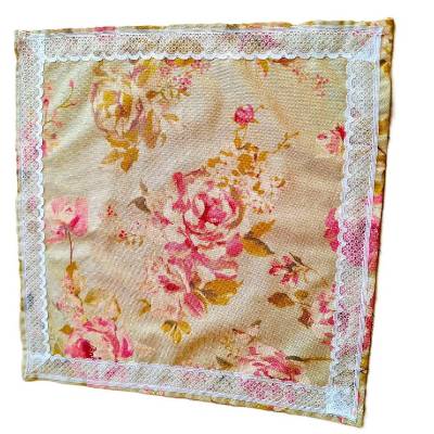 Tischdecke Rosenmuster 43x43cm – Landhausstil mit Spitze, handmade