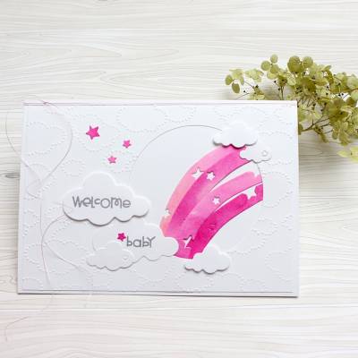 Handgemachte Glückwunschkarte zur Geburt & Taufe mit Regenbogen, Wolken & 3D-Effekt – Aquarell, pink-weiß, A6