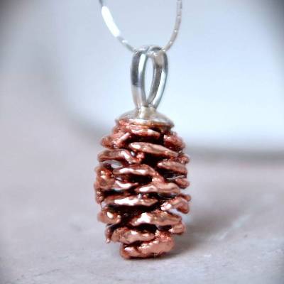 Erlenzapfen-Anhänger mit Kupfer | Naturschmuck Unikat aus echtem Zapfen