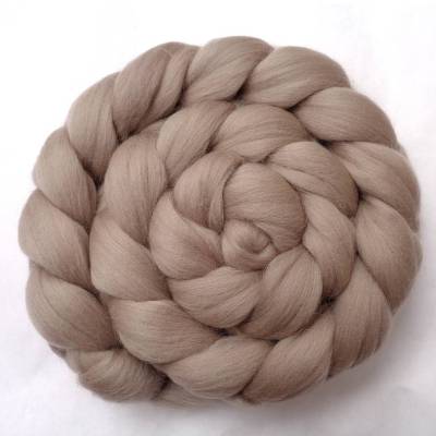 Merinowolle aschblond Kammzug 22 Mikron 100g, Spinnwolle hellbeige, sehr weiche Filzwolle, Puppenhaar, Wolle für Dreads