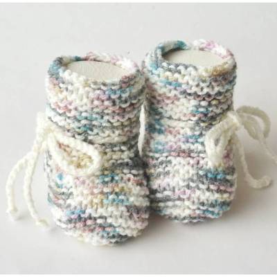 Babyschuhe gestrickt Strickschuhe Baby creme pastell meliert farbig 3-6 Monate mit Bindebändern