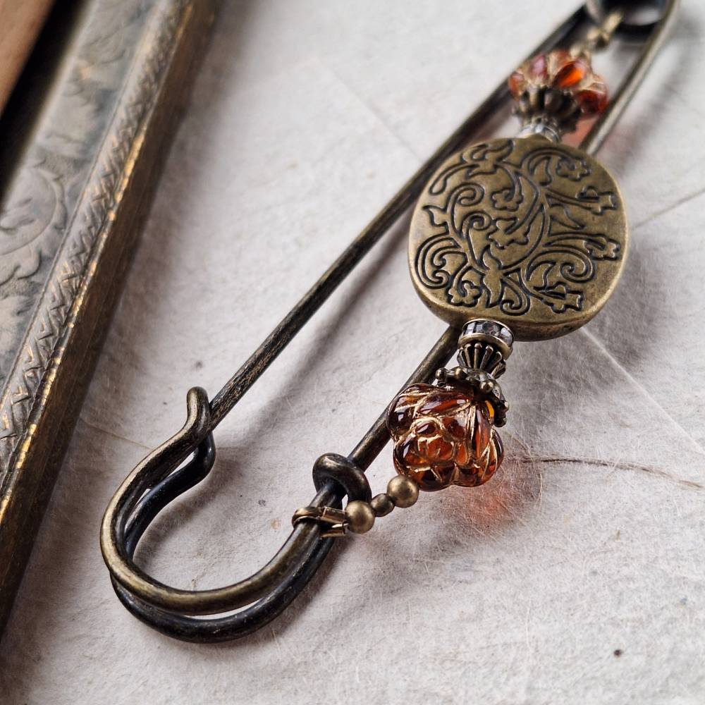 große Tuchnadel Blüten Bronze Ornament, Schmucknadel floral, Schalnadel bernsteinfarbene Perlen Geschenk N10-AB Bild 7