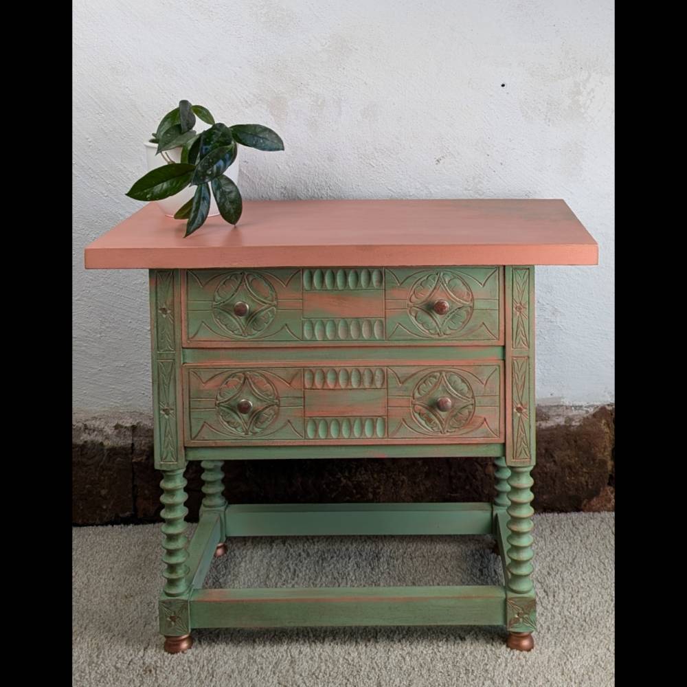 Upcycling Kommode mit zwei Schubladen in Mintgrün, Koralle und Kupfer