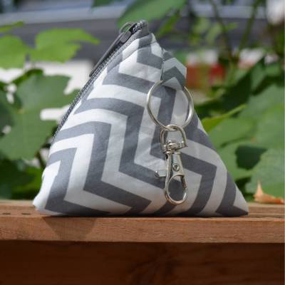 Kleines Kramtäschchen Schnullertasche Dreieckstäschchen