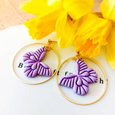 Ohrstecker mit fliederfarbenen Schmetterlingen aus PolymerClay