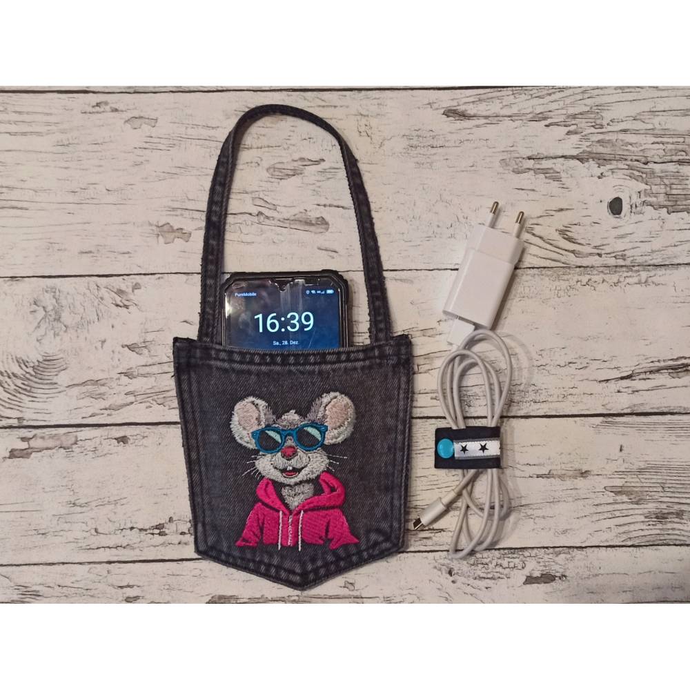 Maschinen Stickdatei Frau Maus cool – Lichteffekt, vielseitig & individuell für Hoodies, Kissen & mehr Bild 6