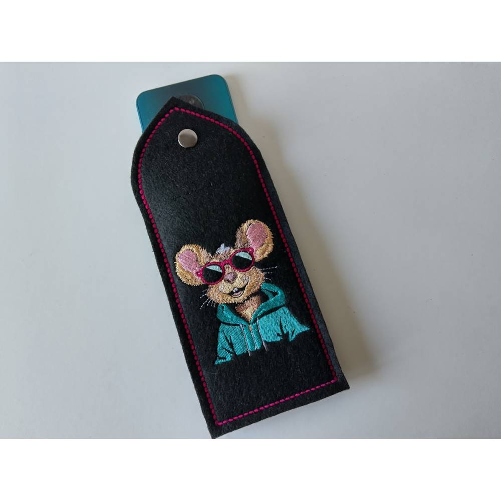 Maschinen Stickdatei Frau Maus cool – Lichteffekt, vielseitig & individuell für Hoodies, Kissen & mehr Bild 8